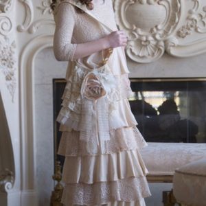 Girls Dreaming in Vintage dress( Beige)